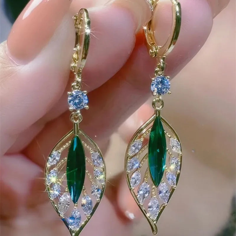 Pendientes de hojas doradas de cristal verde para mujer, accesorios diarios de individualidad, aniversario del Día de San Valentín, regalos de joyería de cumpleaños