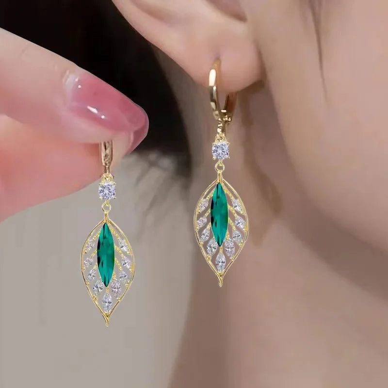 Pendientes de hojas doradas de cristal verde para mujer, accesorios diarios de individualidad, aniversario del Día de San Valentín, regalos de joyería de cumpleaños