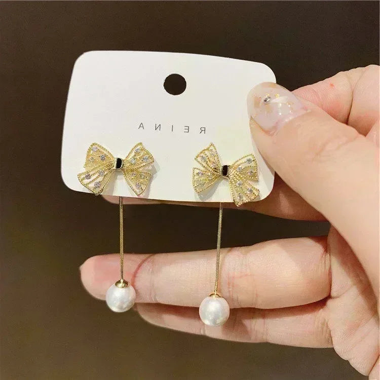 Pendientes de hojas doradas de cristal verde para mujer, accesorios diarios de individualidad, aniversario del Día de San Valentín, regalos de joyería de cumpleaños